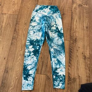 EUC Balance Athletica Tie Dye Leggings